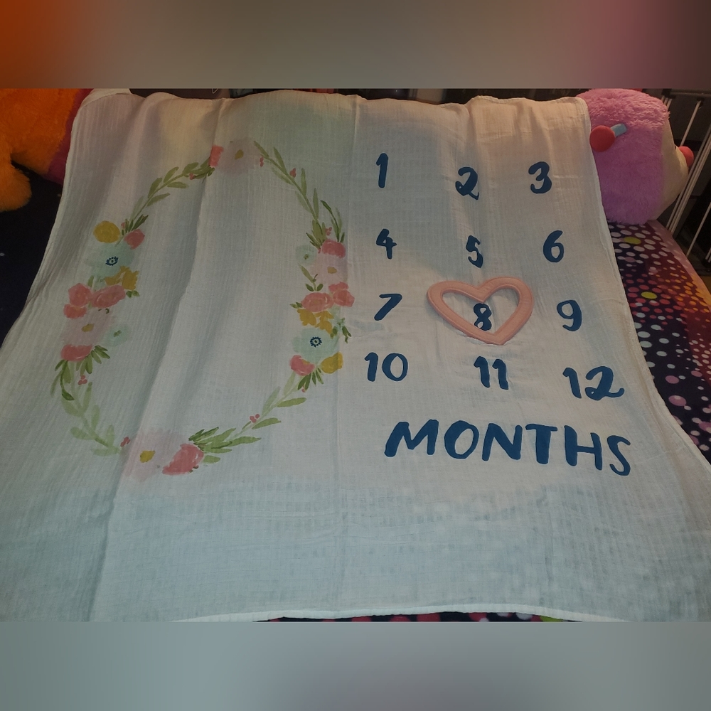 Baby blanket with "month"